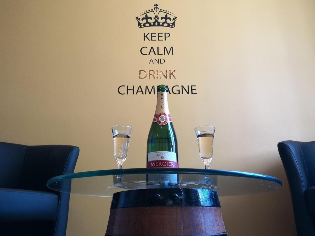 Groom Epernay - Jacuzzi & Champagne Exterior foto